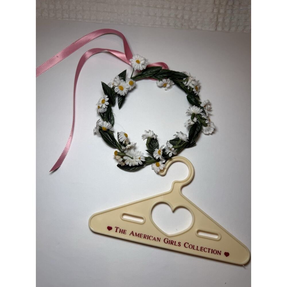 American Girl Kirsten Birthday Dress Wreath Hanger Book Pleasant Company Vintage - Picture 9 of 10